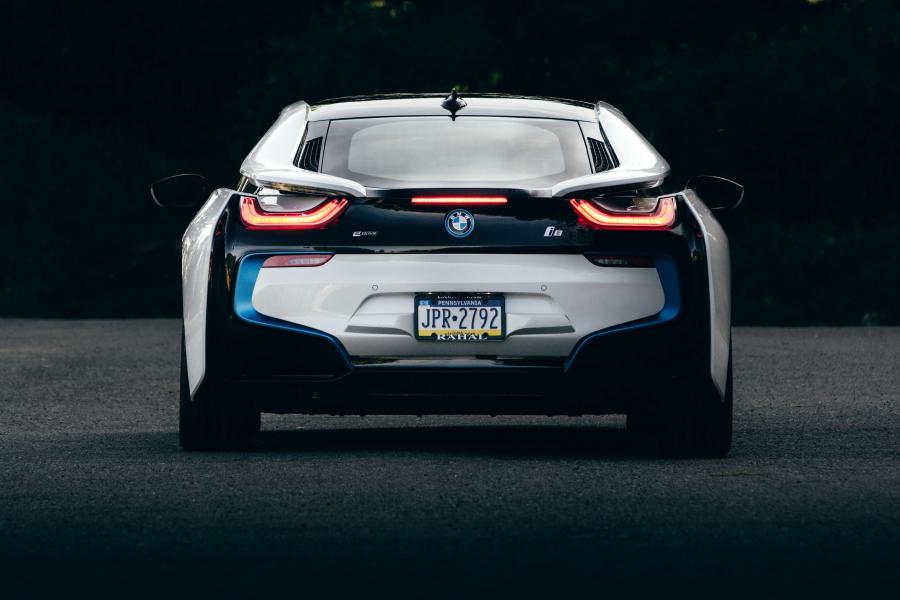  BMW i8 (I12) 2014 года  (NA) (фото 6 из 23)